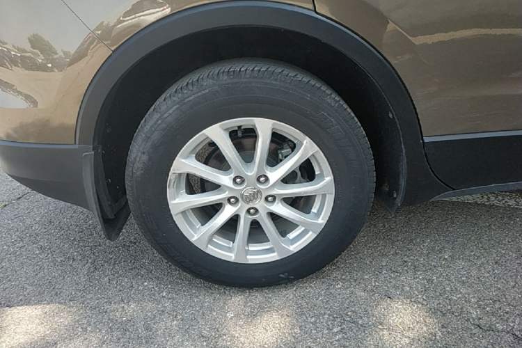 Used Buick Envision 2017 20T Two-Wheel Drive Leading Version Right Rear Wheel Hub