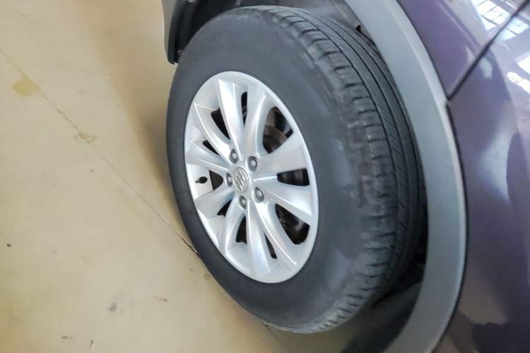 Used Buick Envision 2017 28T Four-Wheel Drive Elite Model Right Rear Wheel Hub