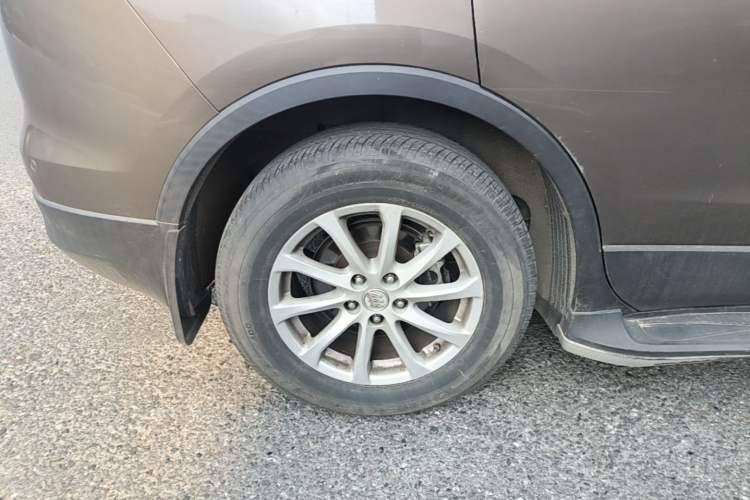 Used Buick Envision 2017 20T Two-Wheel Drive Elite Version Right Rear Wheel Hub