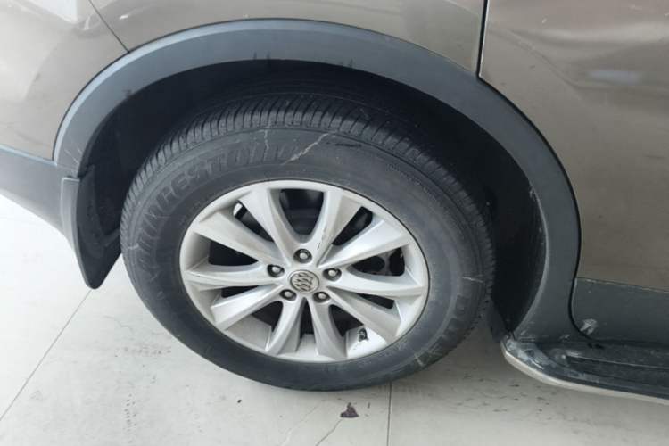 Used Buick Envision 2017 28T Four-Wheel Drive Elite Model Right Rear Wheel Hub