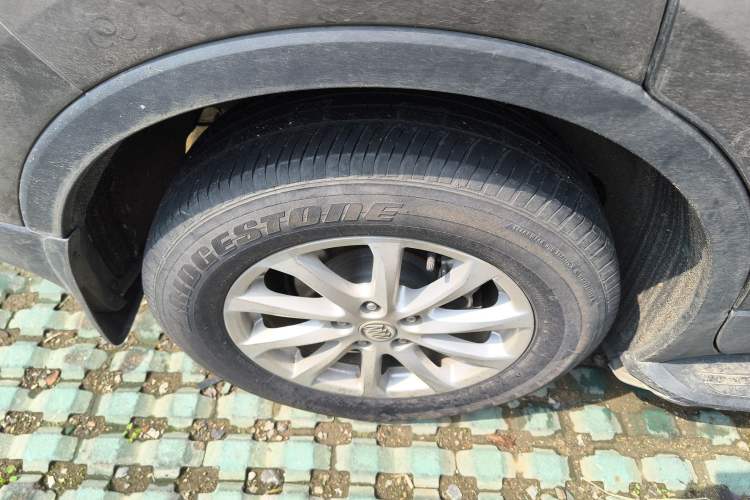 Used Buick Envision 2017 20T Two-Wheel Drive Elite Version Right Rear Wheel Hub