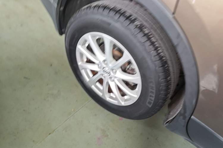 Used Buick Envision 2017 20T Two-Wheel Drive Elite Version Right Rear Wheel Hub