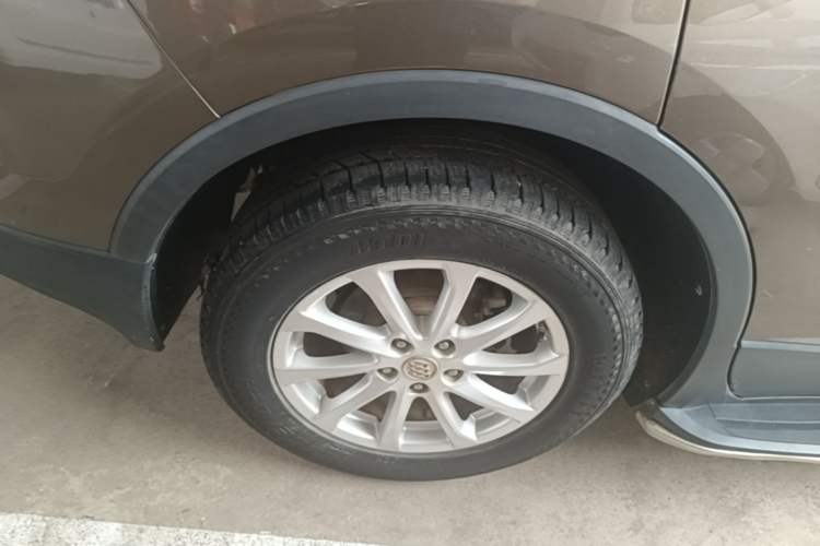 Used Buick Envision 2017 20T Two-Wheel Drive Elite Version Right Rear Wheel Hub