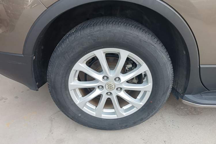 Used Buick Envision 2017 20T Two-Wheel Drive Elite Version Right Rear Wheel Hub