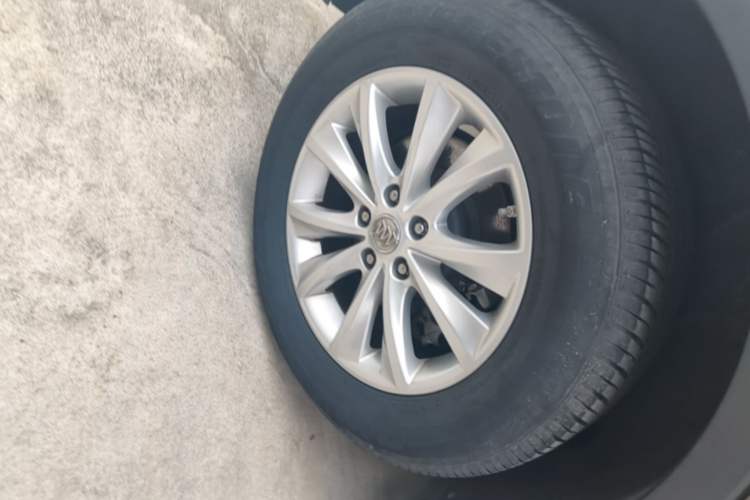 Used Buick Envision 2017 28T Four-Wheel Drive Elite Model Right Rear Wheel Hub