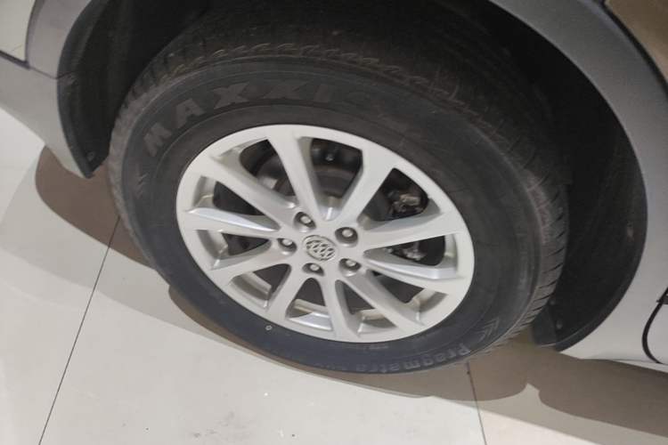Used Buick Envision 2017 20T Two-Wheel Drive Luxury Model Right Rear Wheel Hub
