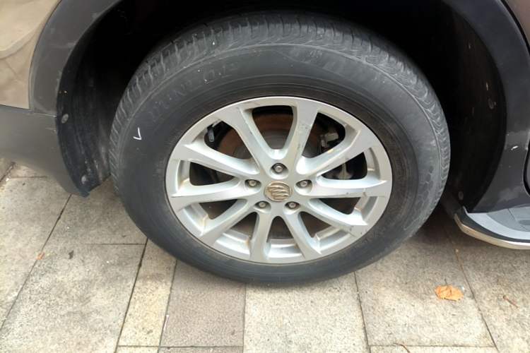Used Buick Envision 2017 20T Two-Wheel Drive Elite Version Right Rear Wheel Hub