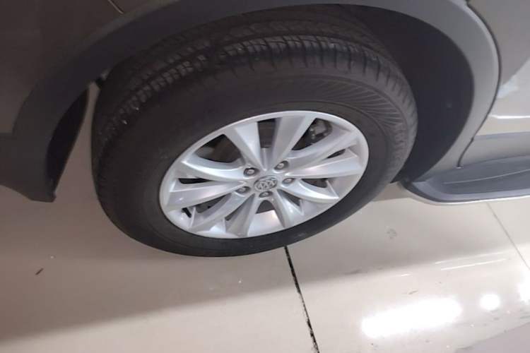 Used Buick Envision 2017 28T Four-Wheel Drive Elite Model Right Rear Wheel Hub