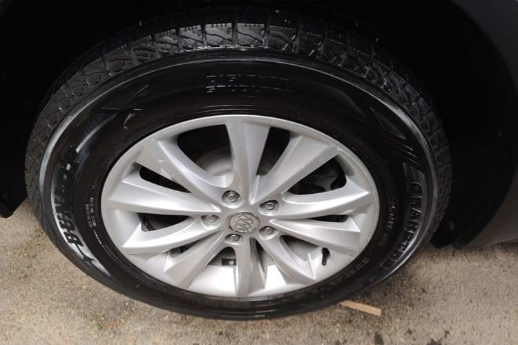 Used Buick Envision 2017 28T Four-Wheel Drive Elite Model Right Rear Wheel Hub