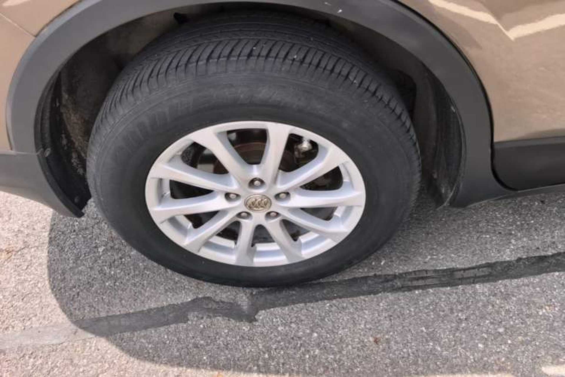 Used Buick Envision 2017 20T Two-Wheel Drive Luxury Model Right Rear Wheel Hub