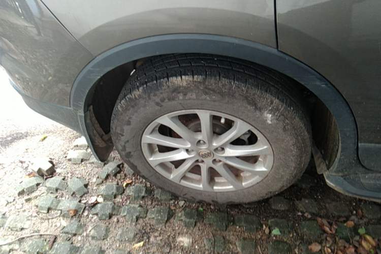 Used Buick Envision 2017 20T Two-Wheel Drive Leading Version Right Rear Wheel Hub