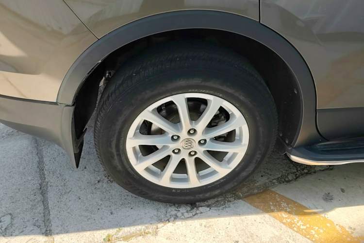 Used Buick Envision 2017 20T Two-Wheel Drive Luxury Model Right Rear Wheel Hub