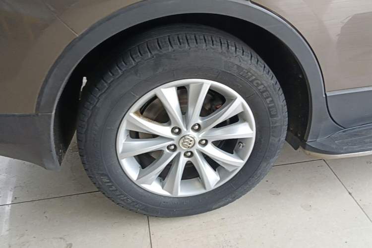 Used Buick Envision 2017 28T Four-Wheel Drive Elite Model Right Rear Wheel Hub