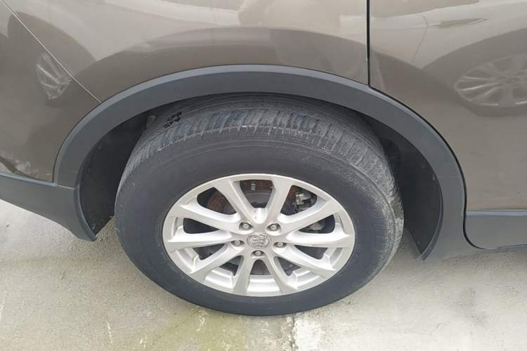 Used Buick Envision 2017 20T Two-Wheel Drive Luxury Model Right Rear Wheel Hub