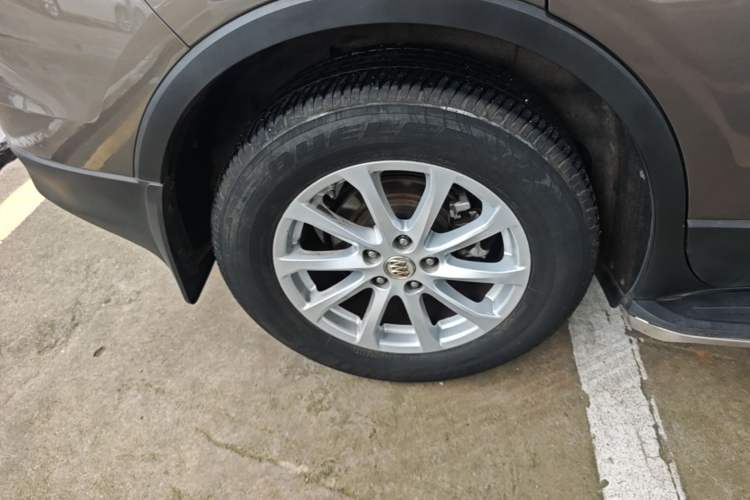 Used Buick Envision 2017 20T Two-Wheel Drive Elite Version Right Rear Wheel Hub