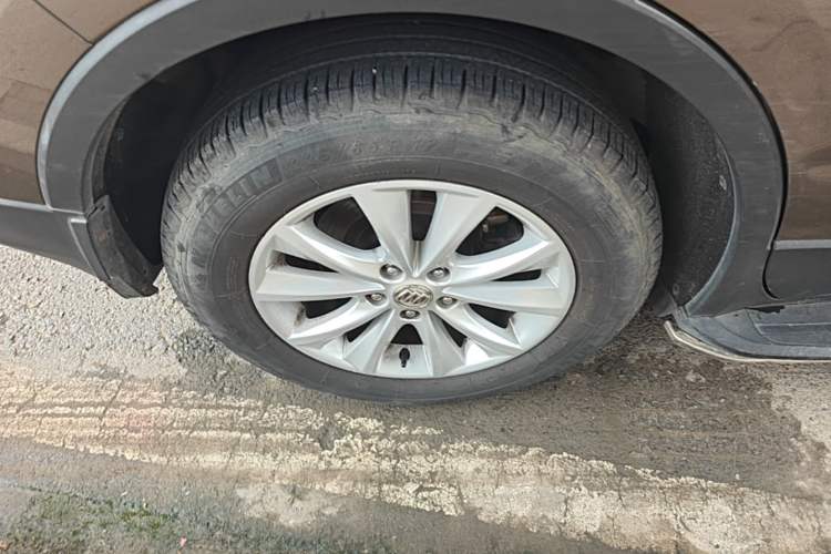 Used Buick Envision 2017 28T Four-Wheel Drive Elite Model Right Rear Wheel Hub