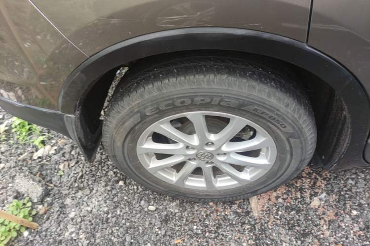 Used Buick Envision 2017 20T Two-Wheel Drive Leading Version Right Rear Wheel Hub