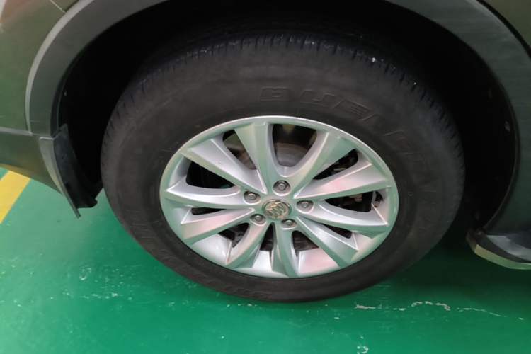 Used Buick Envision 2017 28T Four-Wheel Drive Elite Model Right Rear Wheel Hub