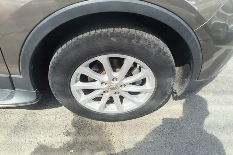 Used Buick Envision 2017 20T Two-Wheel Drive Elite Version Right Rear Wheel Hub