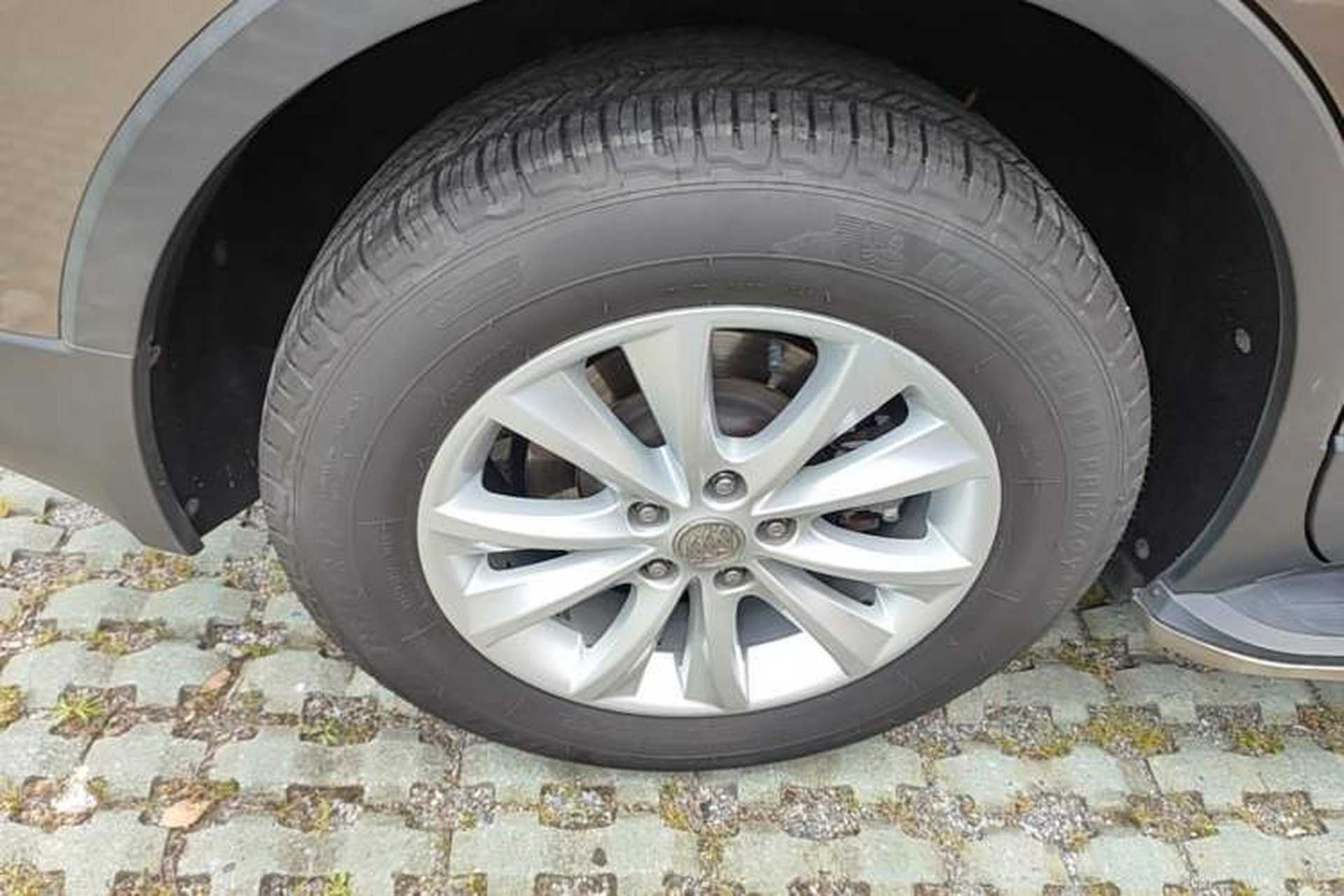 Used Buick Envision 2017 28T Four-Wheel Drive Elite Model Right Rear Wheel Hub