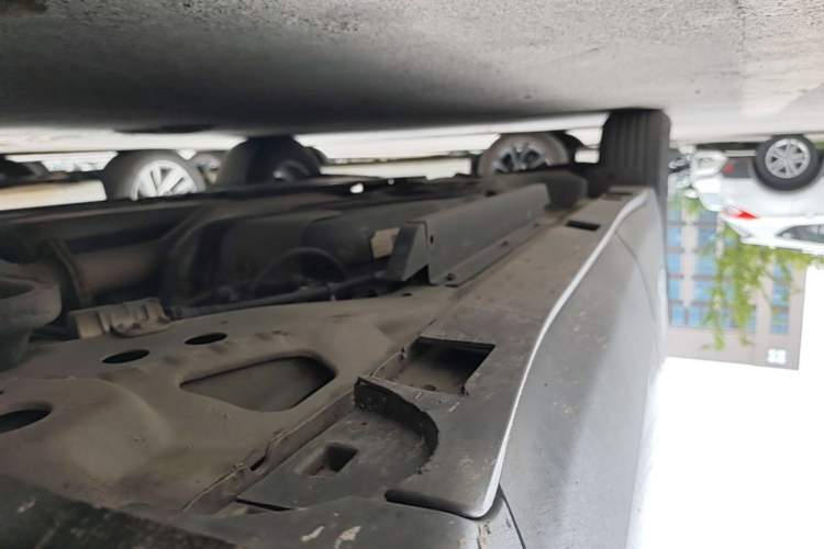 Used Buick Envision 2017 28T Four-Wheel Drive Elite Model Right Side Sill