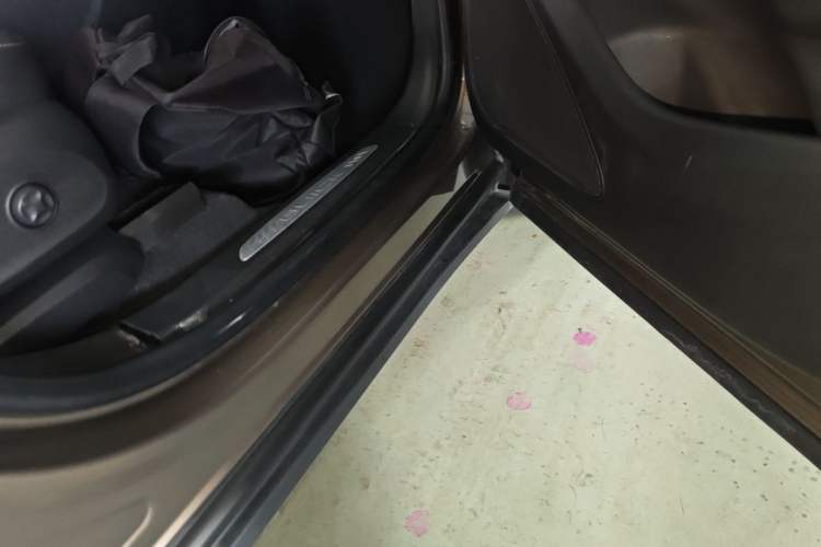 Used Buick Envision 2017 20T Two-Wheel Drive Elite Version Right Side Sill