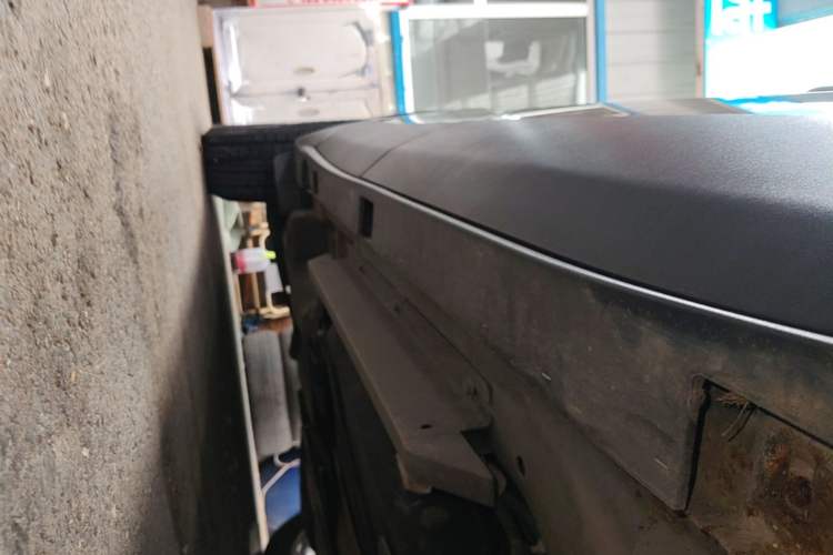 Used Buick Envision 2017 28T Four-Wheel Drive Elite Model Right Side Sill