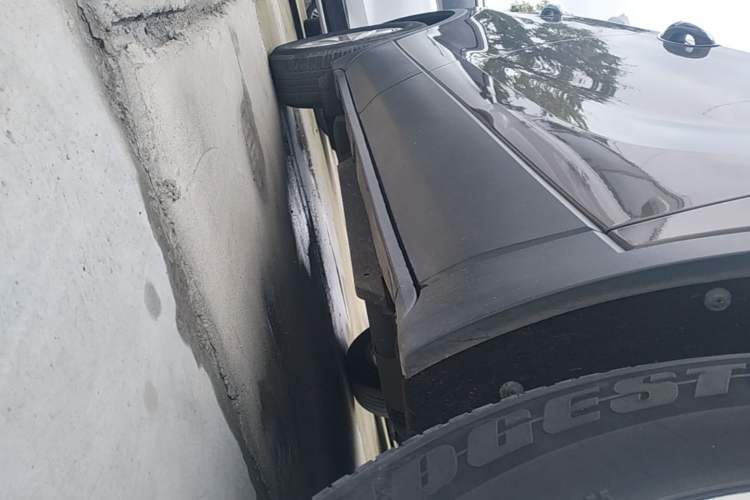 Used Buick Envision 2017 20T Two-Wheel Drive Luxury Model Right Side Sill