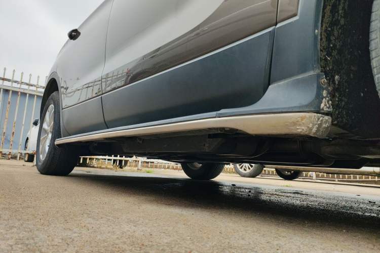 Used Buick Envision 2017 28T Four-Wheel Drive Elite Model Right Side Sill