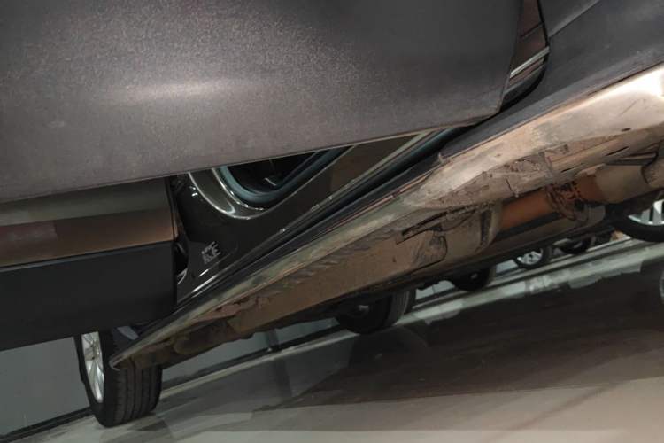 Used Buick Envision 2017 28T Four-Wheel Drive Elite Model Right Side Sill