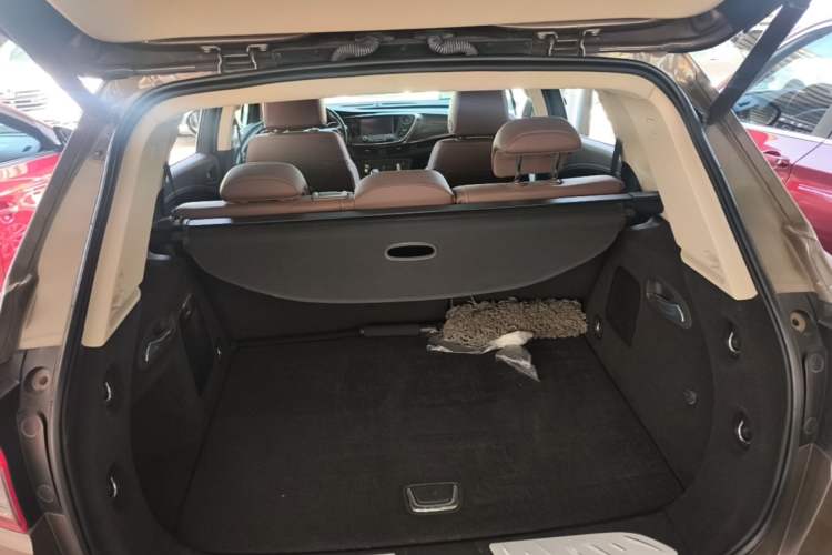 Used Buick Envision 2017 28T Four-Wheel Drive Elite Model Trunk