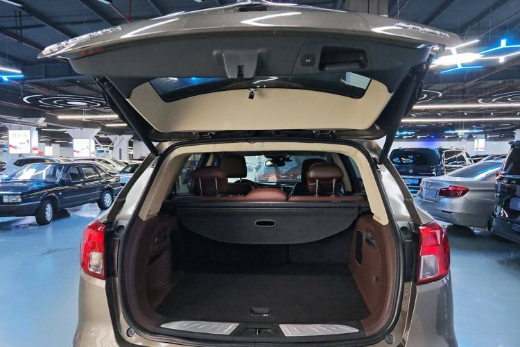 Used Buick Envision 2017 28T Four-Wheel Drive Luxury Model Trunk