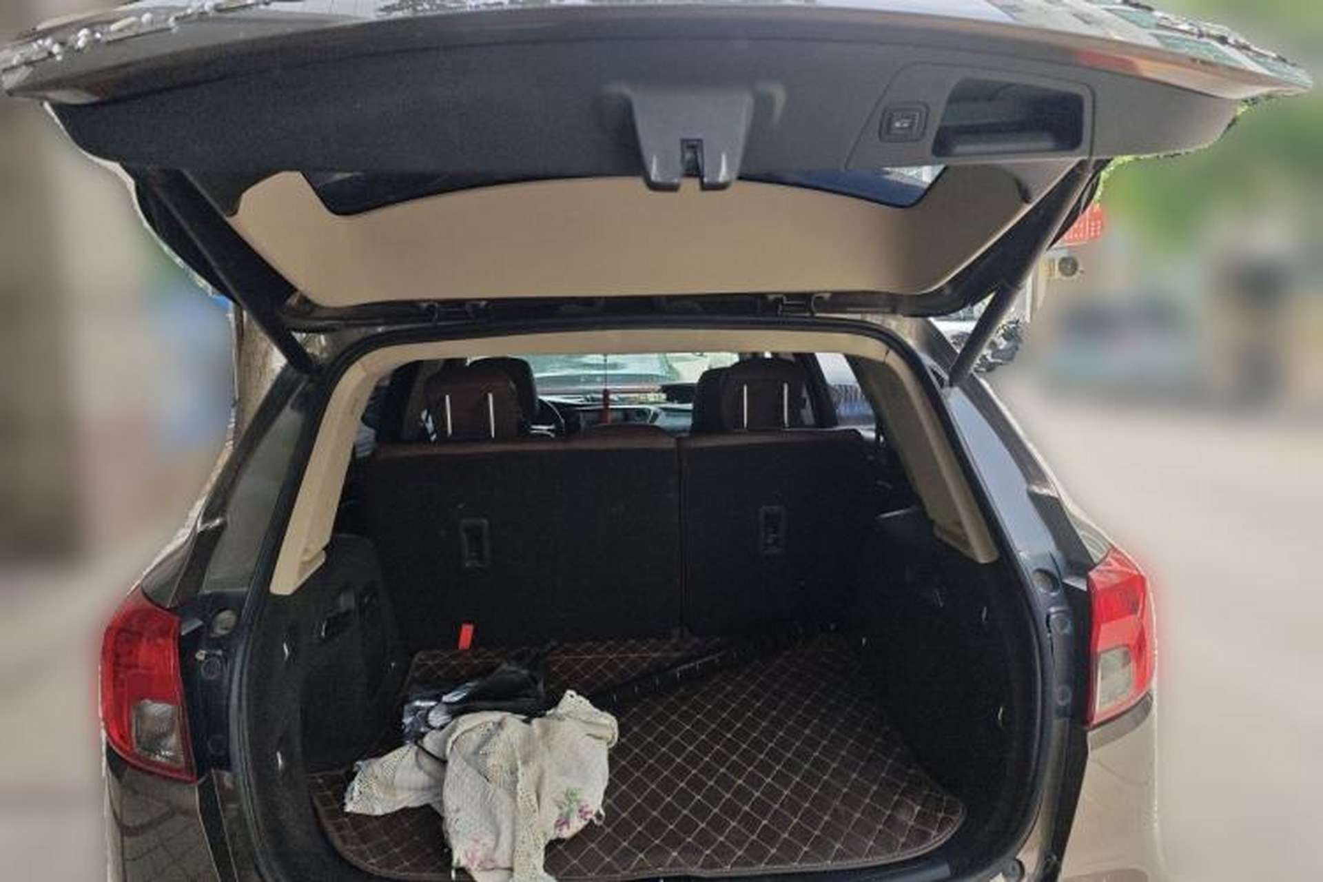 Used Buick Envision 2017 28T Four-Wheel Drive Elite Model Trunk