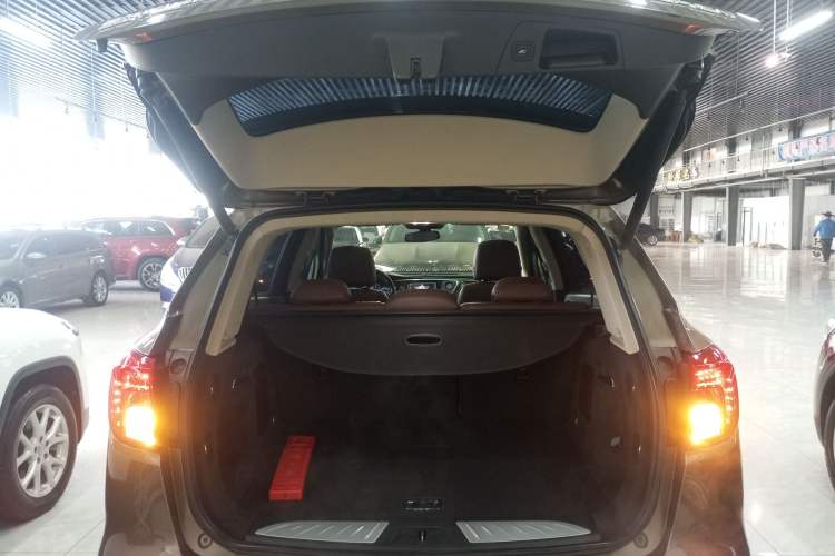 Used Buick Envision 2017 28T Four-Wheel Drive Elite Model Trunk