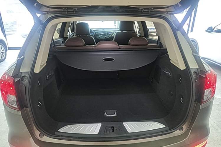 Used Buick Envision 2017 20T Two-Wheel Drive Luxury Model Trunk