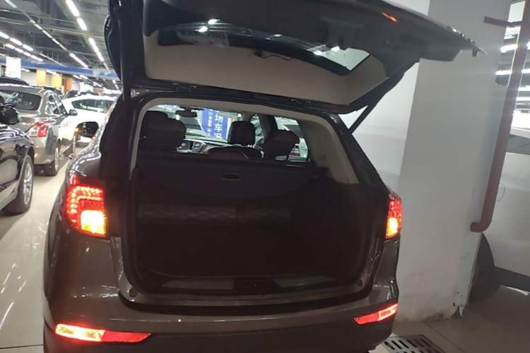 Used Buick Envision 2017 28T Four-Wheel Drive Elite Model Trunk