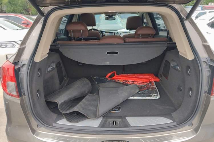 Used Buick Envision 2017 28T Four-Wheel Drive Luxury Model Trunk
