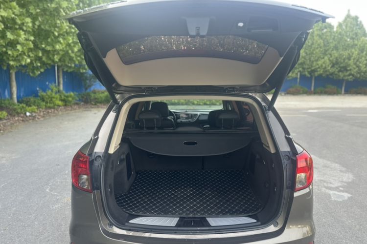 Used Buick Envision 2017 28T Four-Wheel Drive Elite Model Trunk