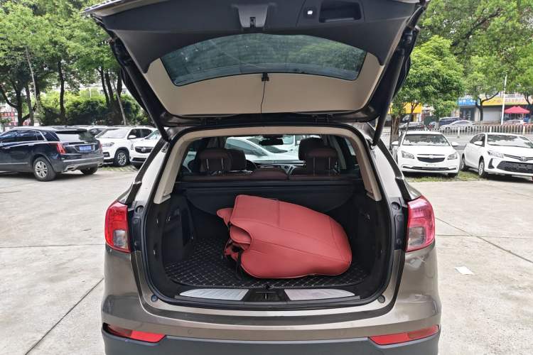 Used Buick Envision 2017 28T Four-Wheel Drive Elite Model Trunk