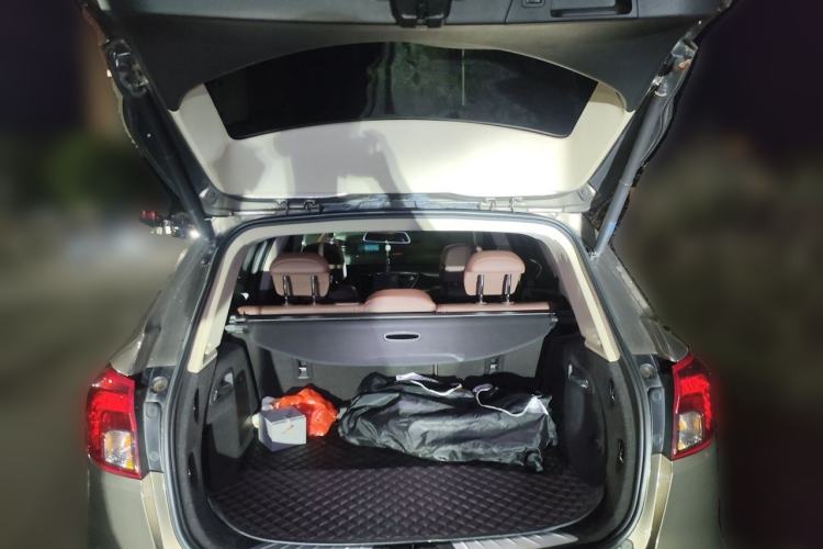 Used Buick Envision 2017 28T Four-Wheel Drive Elite Model Trunk