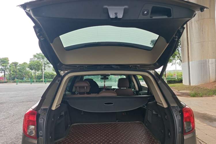 Used Buick Envision 2017 28T Four-Wheel Drive Elite Model Trunk