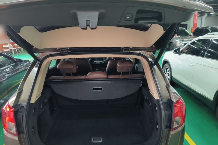 Used Buick Envision 2017 28T Four-Wheel Drive Elite Model Trunk