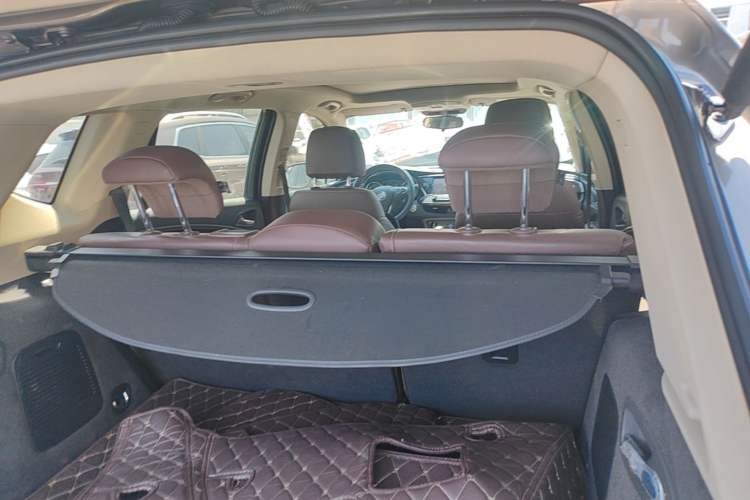 Used Buick Envision 2017 20T Two-Wheel Drive Luxury Model Trunk