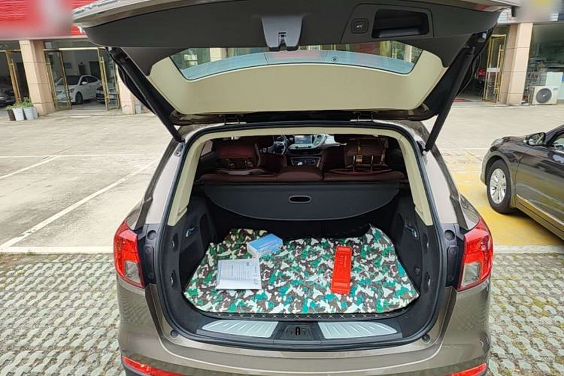 Used Buick Envision 2017 28T Four-Wheel Drive Elite Model Trunk
