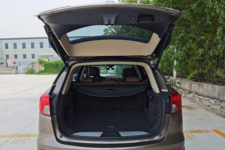 Used Buick Envision 2017 28T Four-Wheel Drive Elite Model Trunk