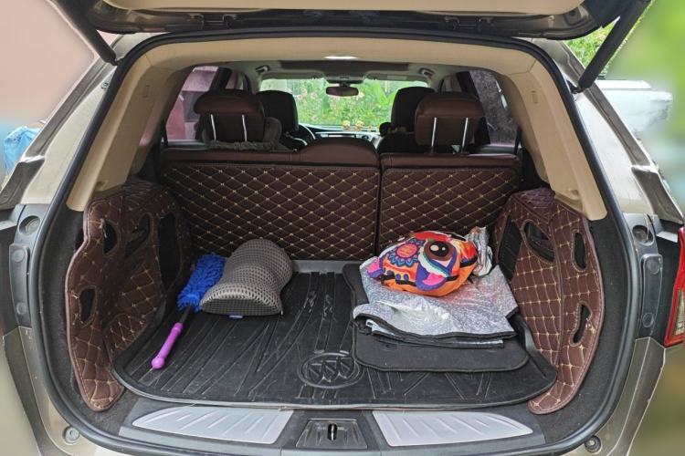 Used Buick Envision 2017 28T Four-Wheel Drive Elite Model Trunk