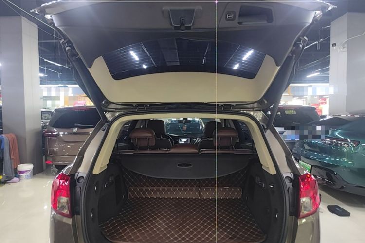 Used Buick Envision 2017 28T Four-Wheel Drive Elite Model Trunk