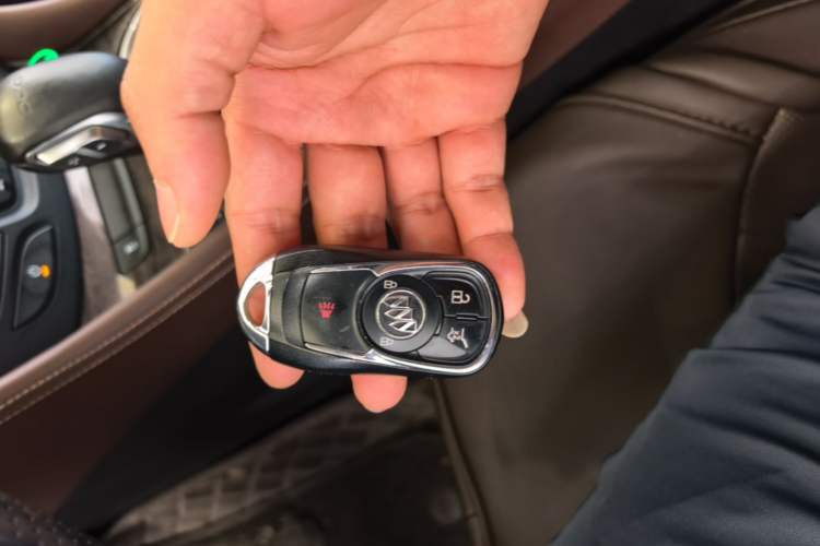 Used Buick Envision 2017 20T Two-Wheel Drive Luxury Model Vehicle Key