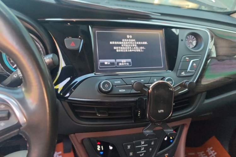 Used Buick Envision 2017 20T Two-Wheel Drive Luxury Model Audio And AC Panel