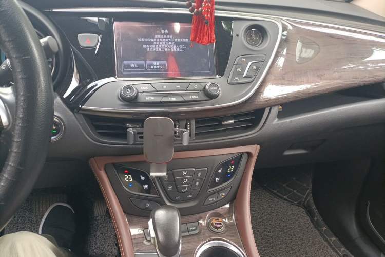 Used Buick Envision 2017 28T Four-Wheel Drive Luxury Model Audio And AC Panel